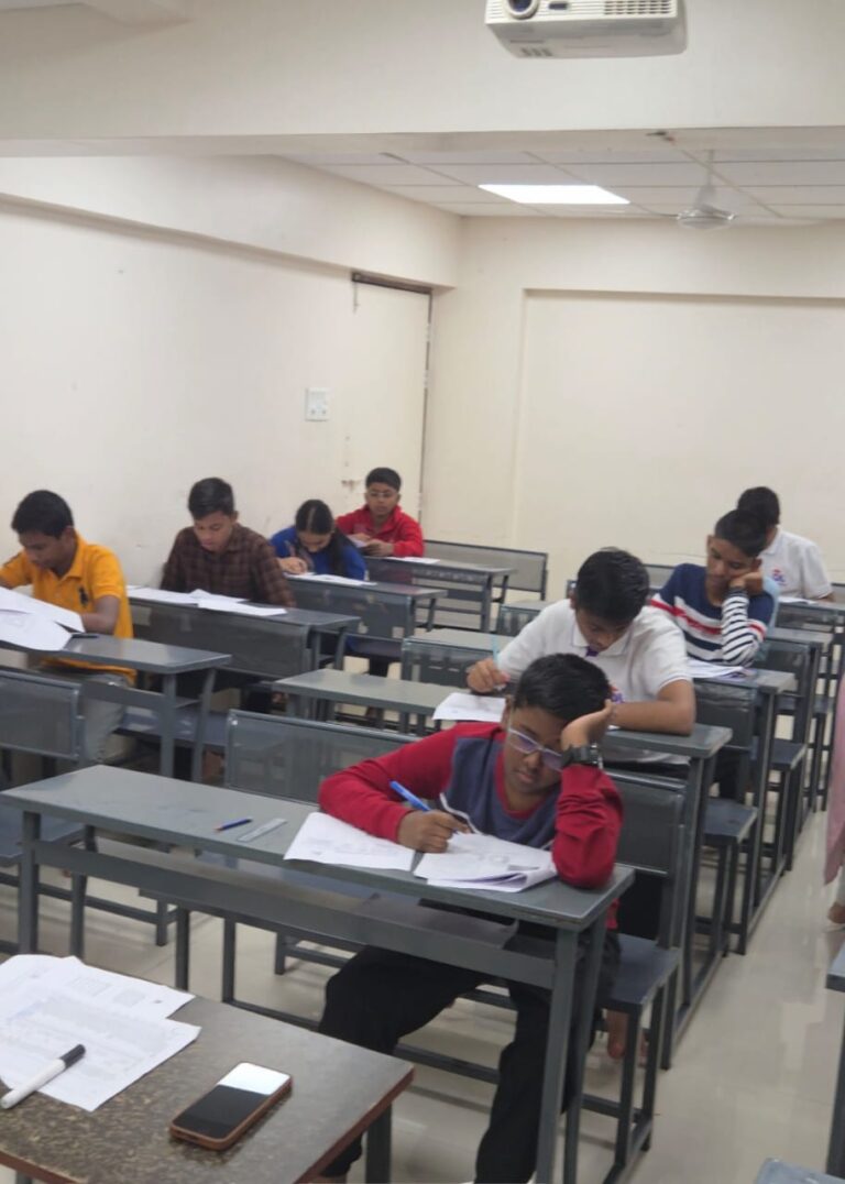 ब्रेकिंग न्यूज: ‘DLGGE’ परीक्षेतून शोधले गुणवंत विद्यार्थी – जेईई, नीट, एनडीए फाउंडेशनसाठी 100% शिष्यवृत्ती!