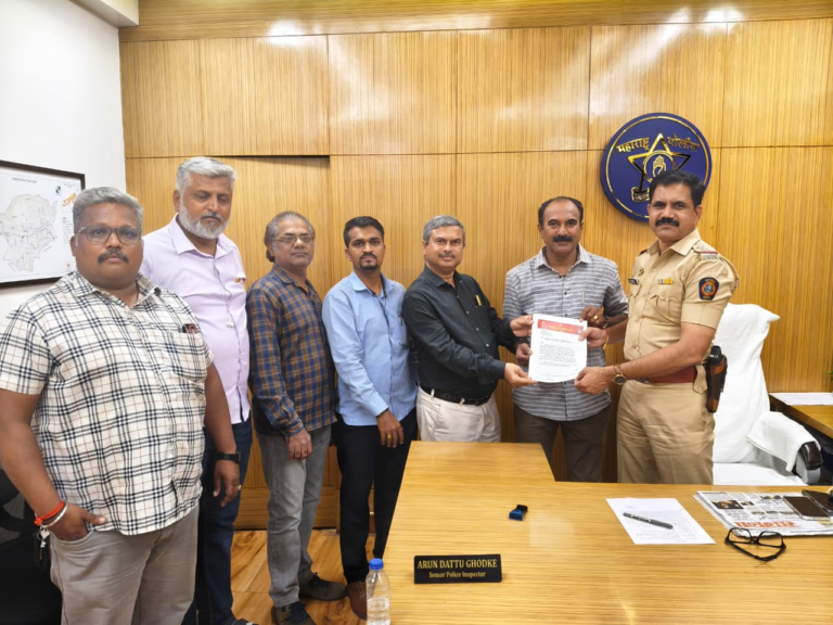 पत्रकारांना धमकी देणाऱ्या खासदार संजय दिना पाटील यांच्यावर कारवाईची मागणी; कोथरूड पोलिसांकडे पत्रकार संघाचे निवेदन सादर.